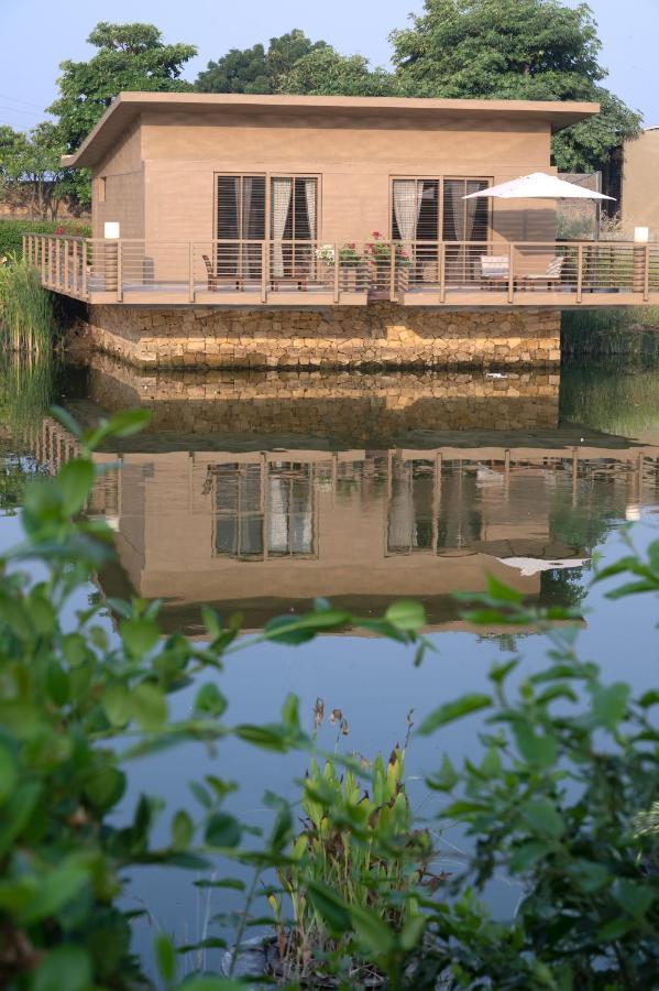 Life At Repose- Lake Villas Resort & Club Chor Warodra Exterior foto