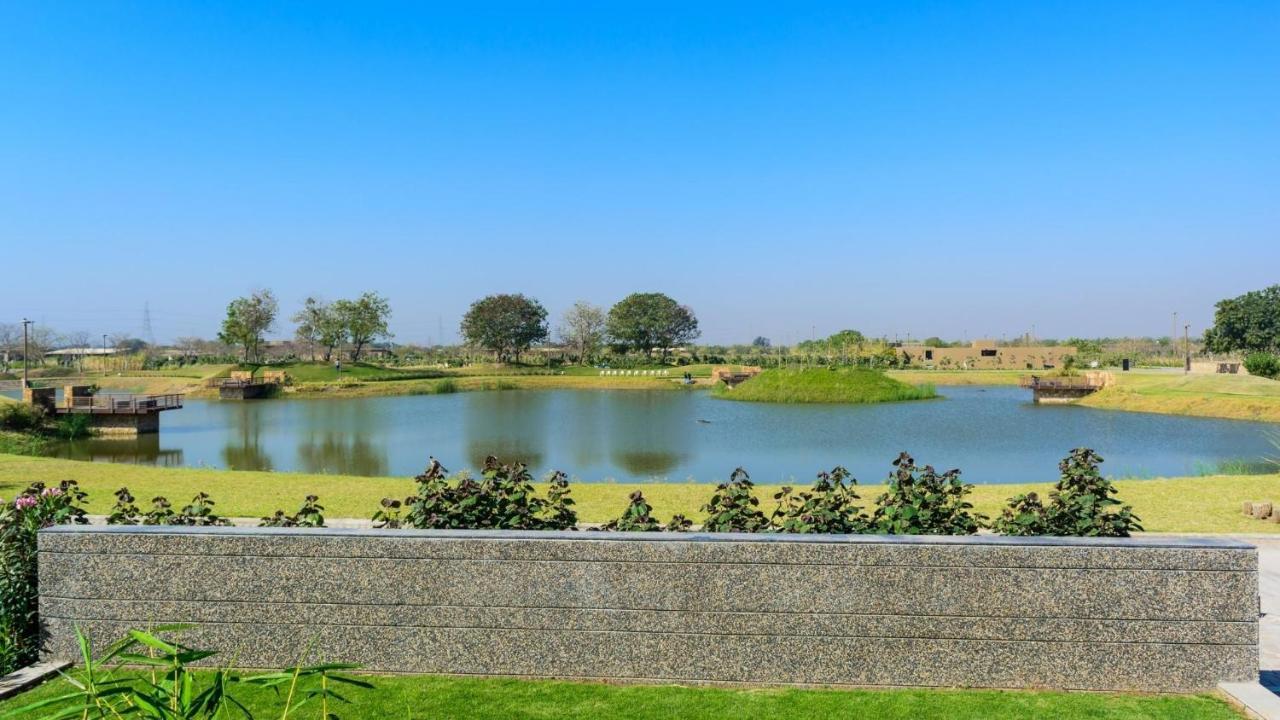 Life At Repose- Lake Villas Resort & Club Chor Warodra Exterior foto